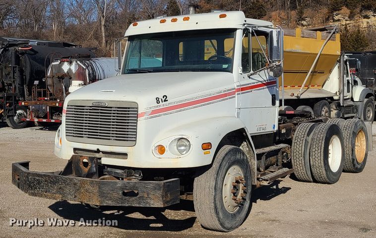 1998 Freightliner FL112  semi truck - JW9764