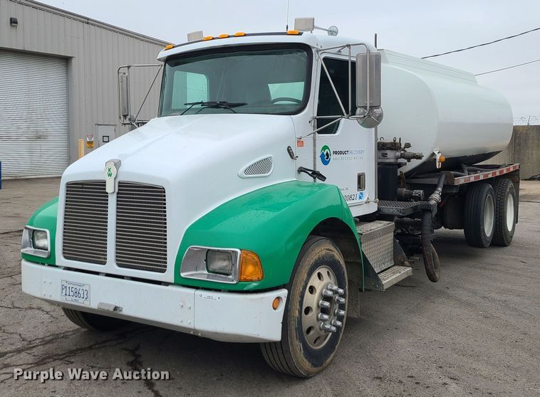 1999 Kenworth T300  tank truck - JW9778