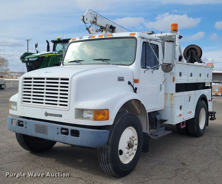2001 International 4900  utility / service truck - LG9455