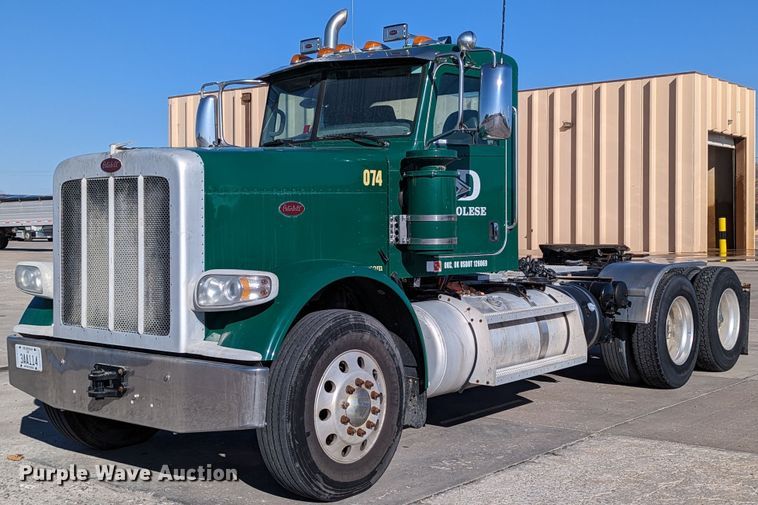 2014 Peterbilt 388  semi truck - LK9467
