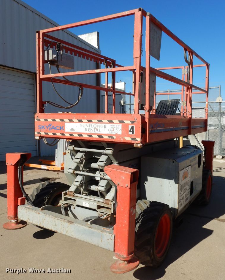 Skyjack SJ6832RT  scissor lift - DK7588
