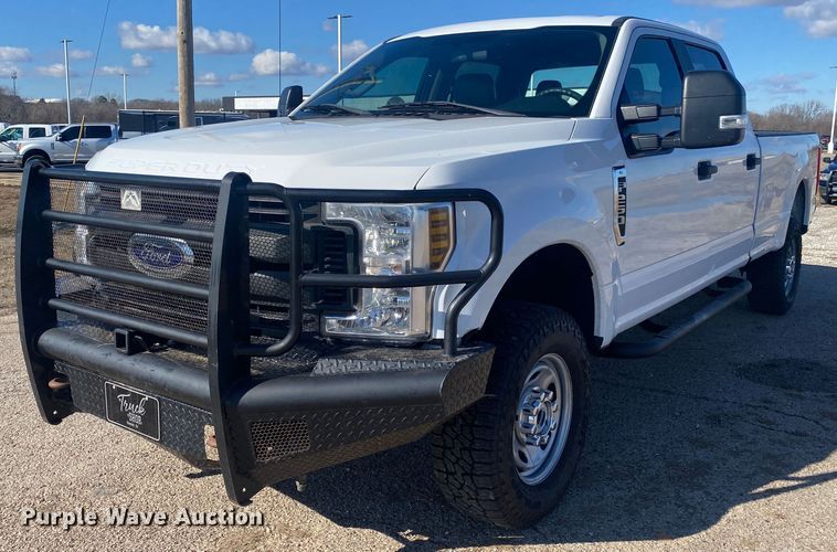 2019 Ford F250 Super Duty  Crew Cab pickup truck - DN8156