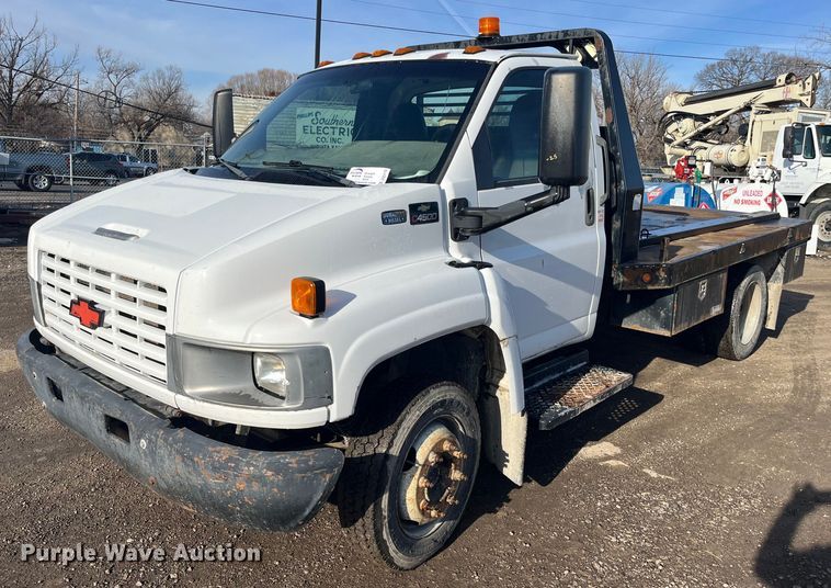 2005 Chevrolet C4500  flatbed truck - DQ5110