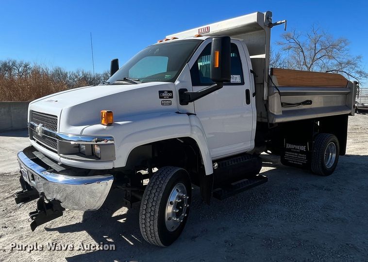 2005 Chevrolet C5500  dump truck - DR7455
