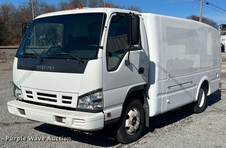 2007 Isuzu NPR  sprayer truck - ID9479