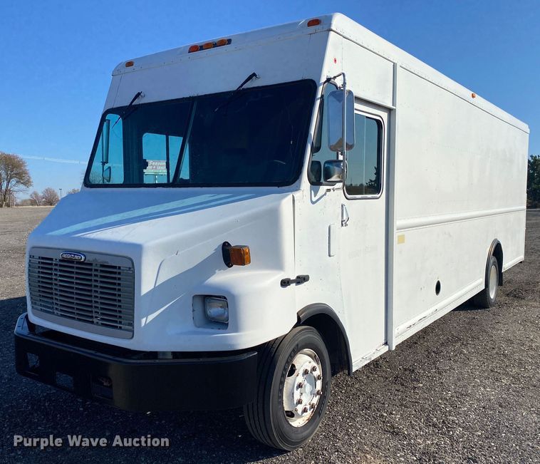 2005 Freightliner MT55  delivery van - JW9286