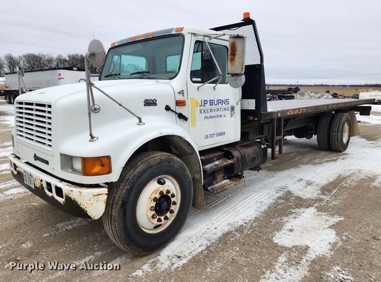 2001 International 4900  rollback truck - KT9415