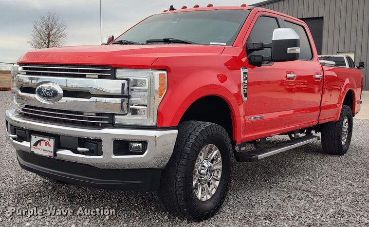 2019 Ford F350 Lariat Super Duty  Crew Cab pickup truck - LA9370