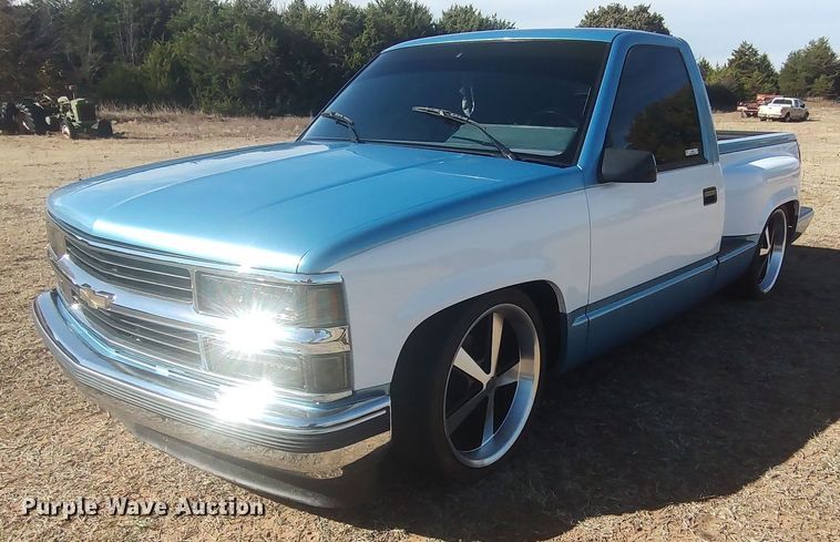 1990 Chevrolet C1500  pickup truck - LL9028