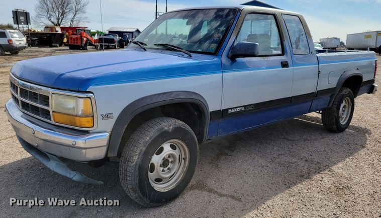 1993 Dodge Dakota LE  Club Cab pickup truck - LX9289