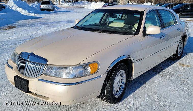 1998 Lincoln Town Car - ME9692