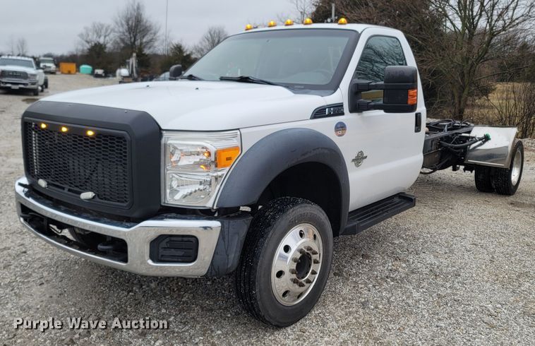 2016 Ford F550 Super Duty  truck cab and chassis - MH9749