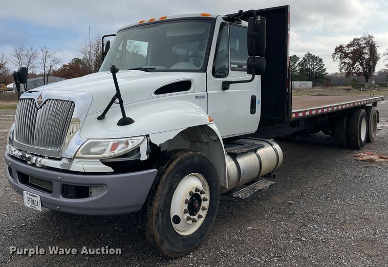 2015 International 4400  flatbed truck - MI9633
