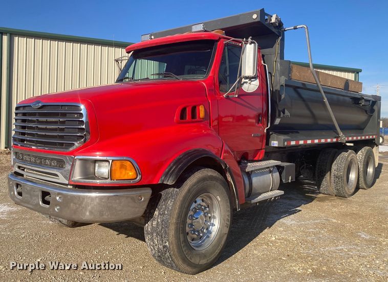 2001 Sterling L9500  dump truck - DJ6134