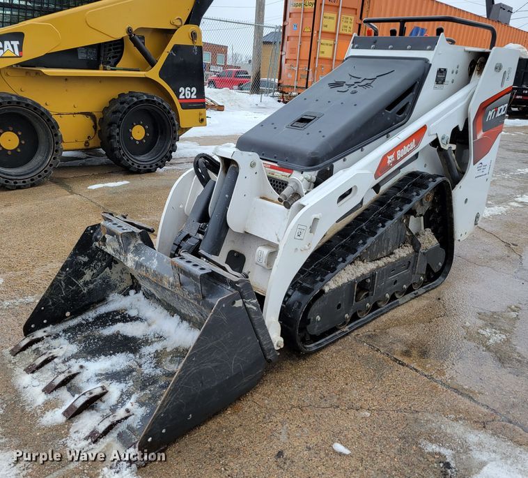 2021 Bobcat MT100  compact utility loader - DM8182