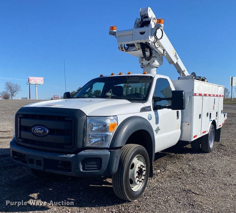 2014 Ford F550 Super Duty  bucket truck - JW9195