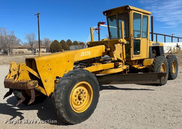 1968 John Deere 570  motor grader - LT9423