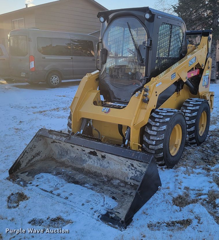 2021 Caterpillar 242D3  skid steer loader - ME9671