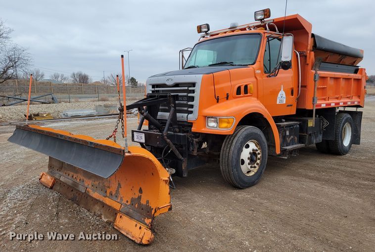 2001 Sterling L7500  dump truck - DM8197