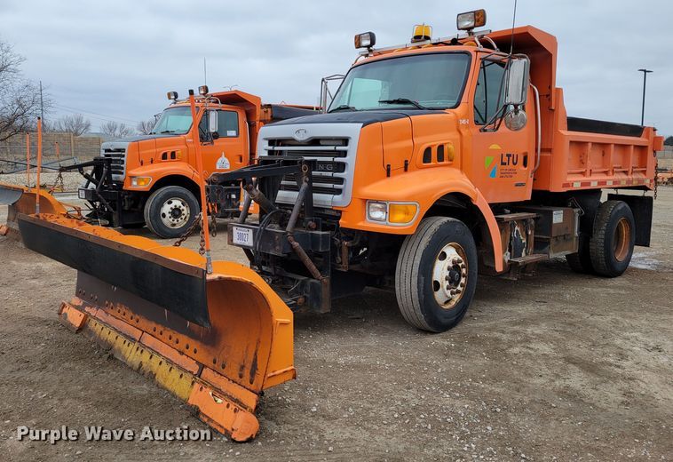 2001 Sterling L7500  dump truck - DM8198