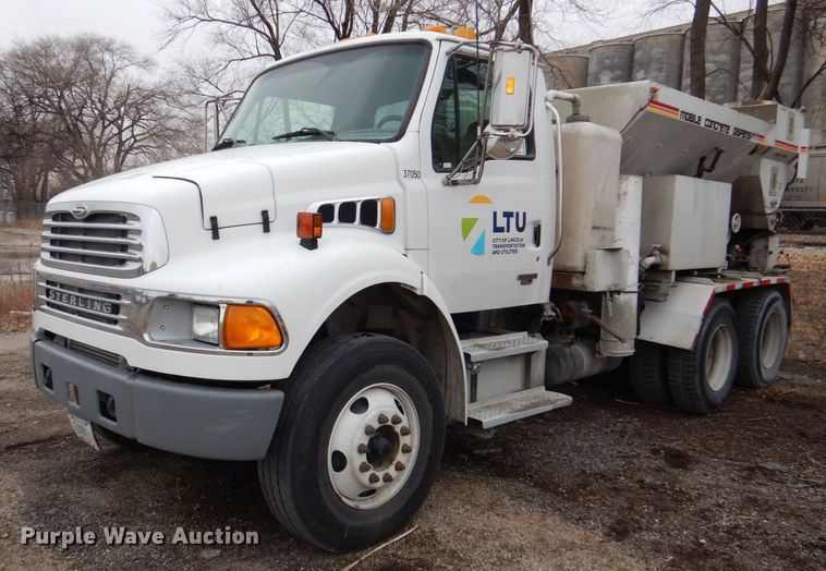 2004 Sterling Acterra  ready mix truck - DM8204