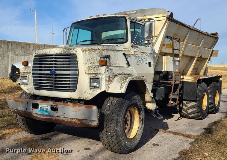 1995 Ford L8000  spreader truck - JW9823