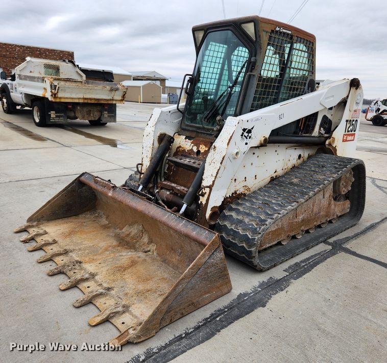 2008 Bobcat T250  skid steer loader - KT9368