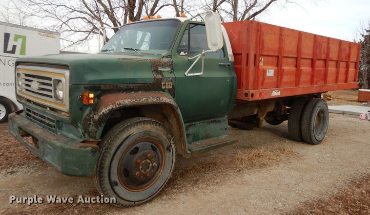 1974 Chevrolet C60  grain truck - DK7619