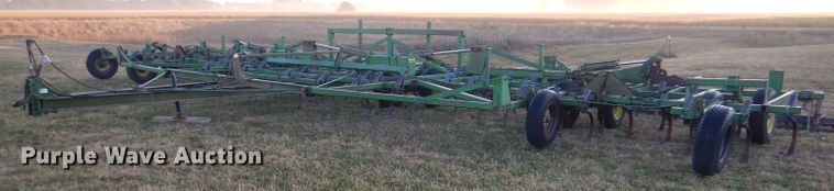 John Deere 1060  field cultivator - DL3224