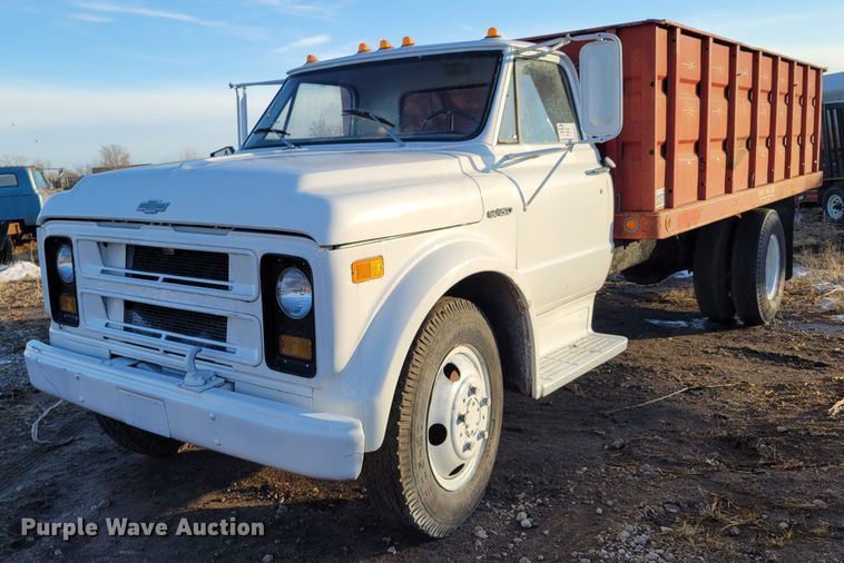 1971 Chevrolet C50  grain truck - DM8211