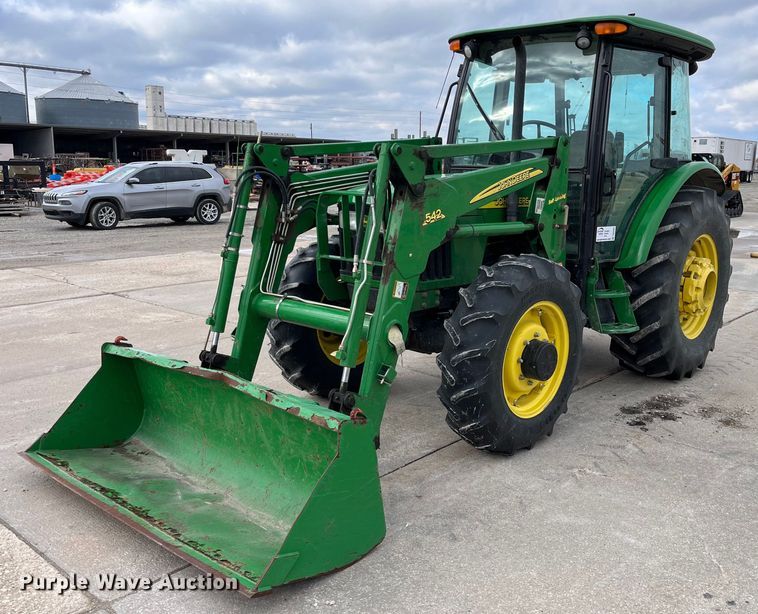 2004 John Deere 5520  MFWD tractor - DQ3980