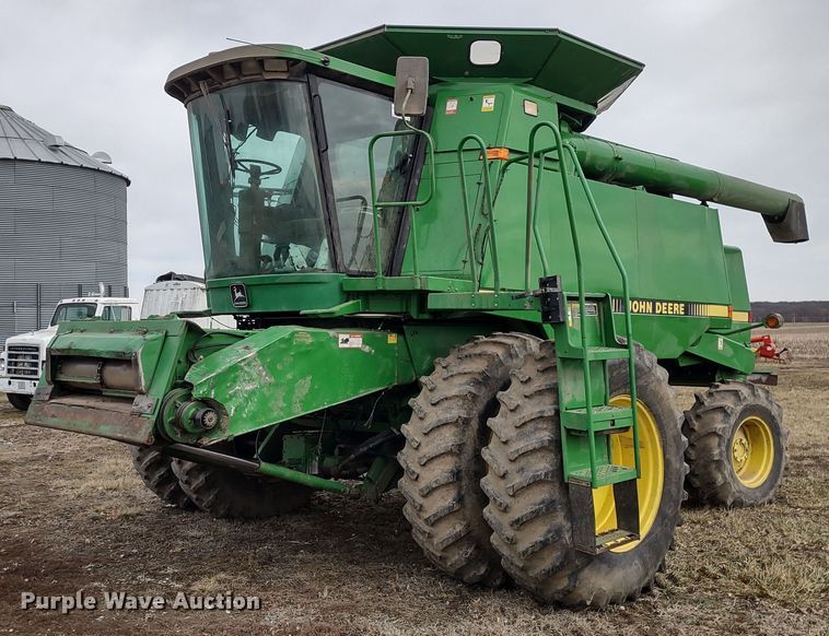1994 John Deere 9500  RWA combine - DR8150