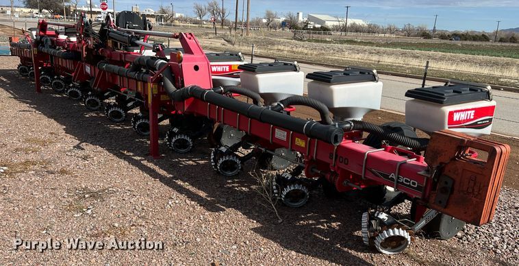 AGCO White 8700  planter - DS2752