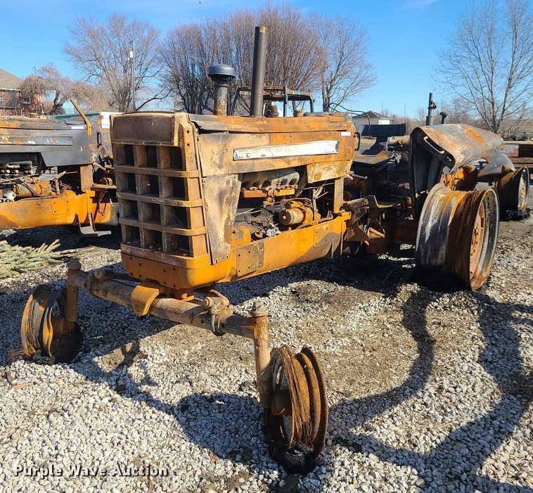 1965 Oliver 1850  tractor - JG9483