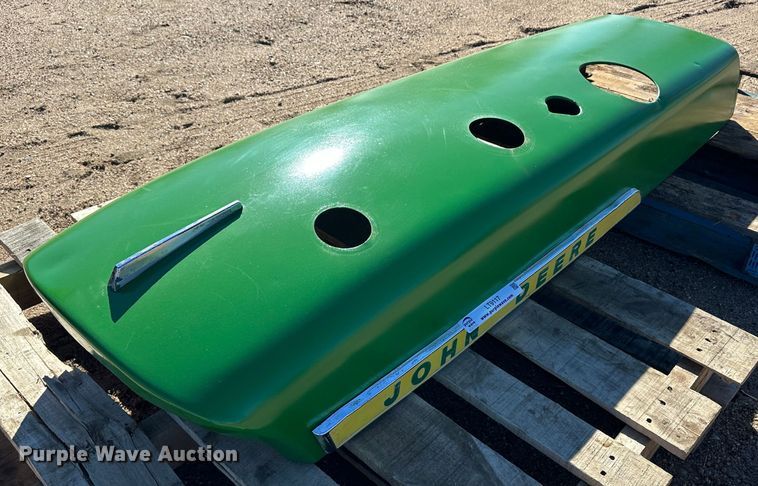 John Deere tractor hood - LT9117