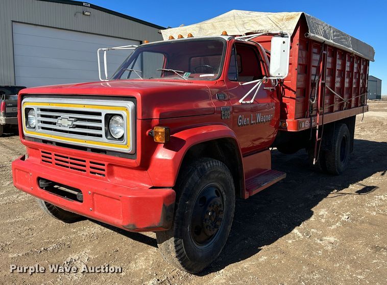 1977 Chevrolet C60  grain truck - LT9418