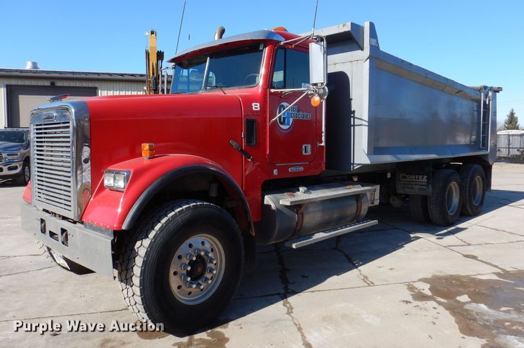 2009 Freightliner FLD120  dump truck - DK5028