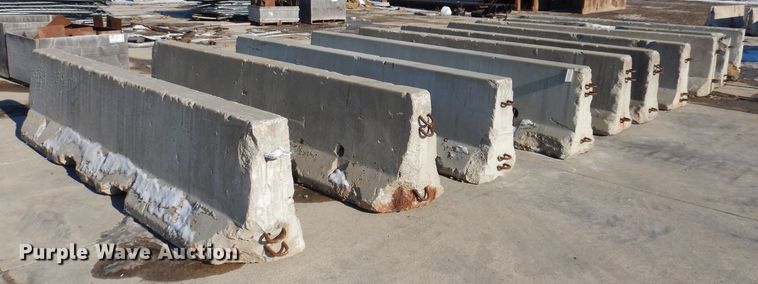 (10) concrete barriers - DK5120