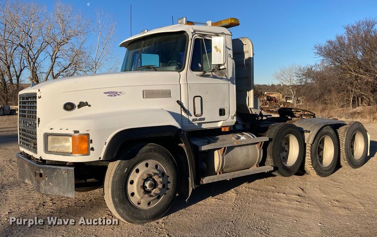 1999 Mack CL713  semi truck - DJ6150