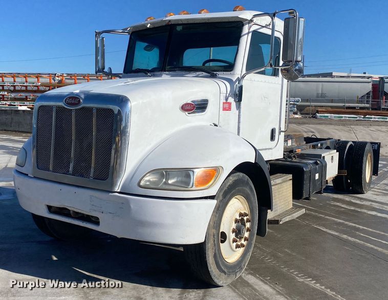 2008 Peterbilt 335  truck cab and chassis - DL7022