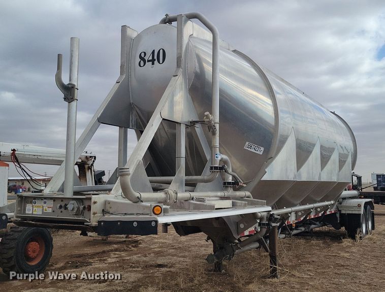 2012 Heil  pneumatic dry bulk trailer - LG9515