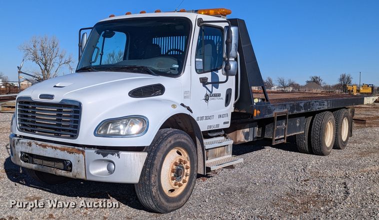 2005 Freightliner Business Class M2  rollback truck - LP9206