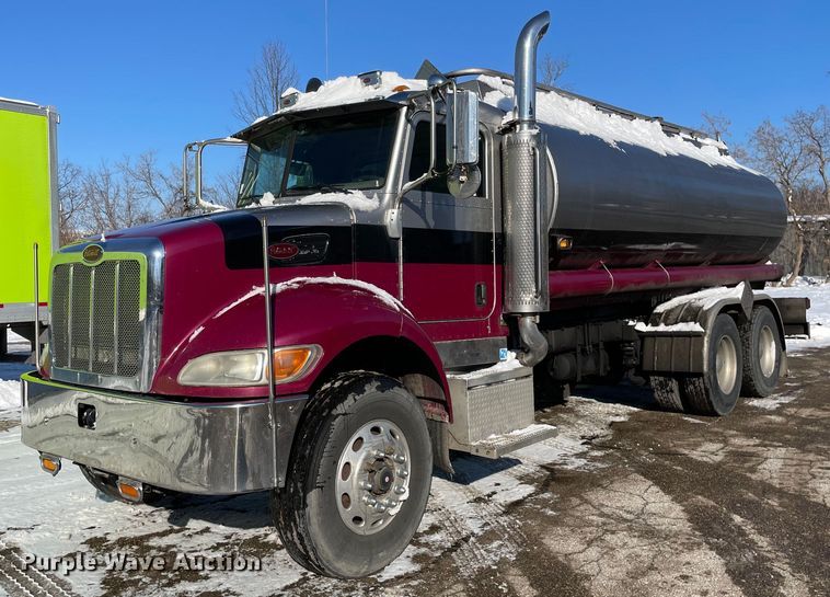 2006 Peterbilt 335  tank truck - MA9899