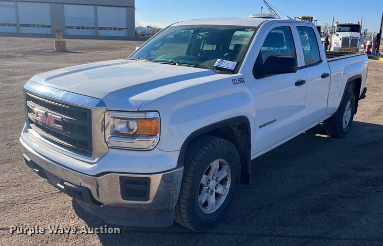 2015 GMC Sierra 1500  Double Cab pickup truck - DQ4083