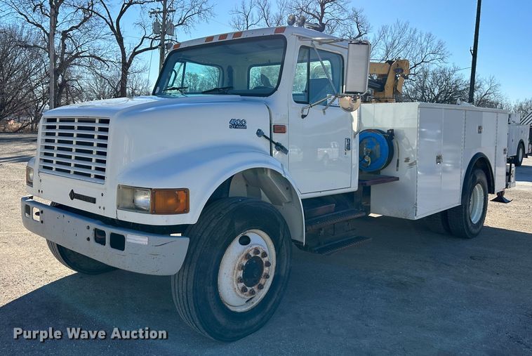1999 International 4900  utility / service truck - DR7489