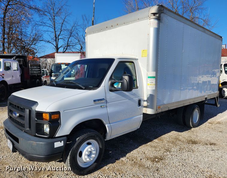 2014 Ford E350 Super Duty  box truck - JB9648
