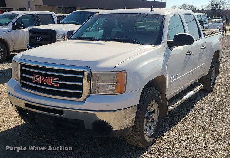 2012 GMC Sierra 1500  Crew Cab pickup truck - JG9372