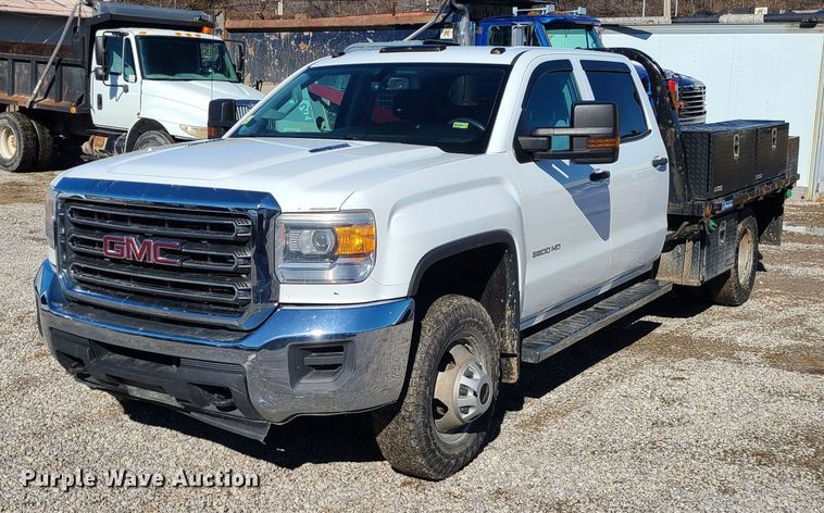 2015 GMC Sierra 3500HD  Crew Cab flatbed pickup truck - JG9460