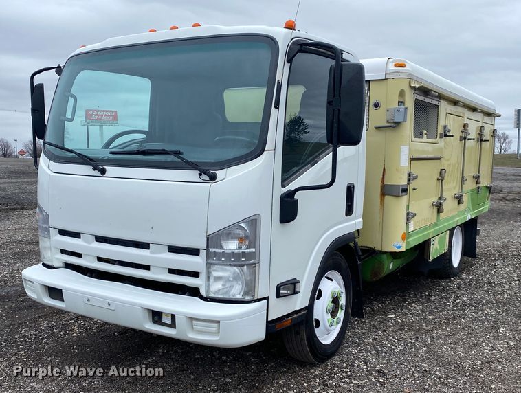 2015 Isuzu NPR  refrigerated delivery truck - JW9164