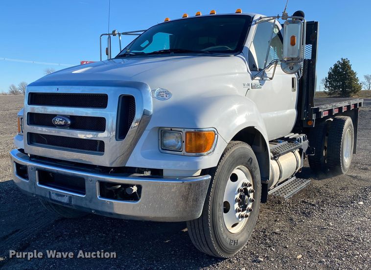 2011 Ford F750 Super Duty  flatbed truck - JW9183